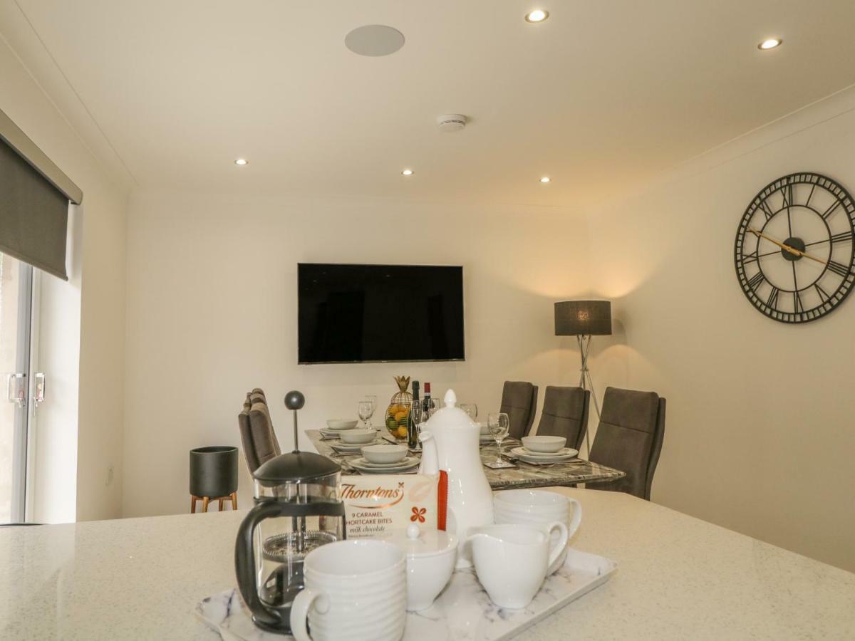 15 Waters Edge Villa Banff Bagian luar foto