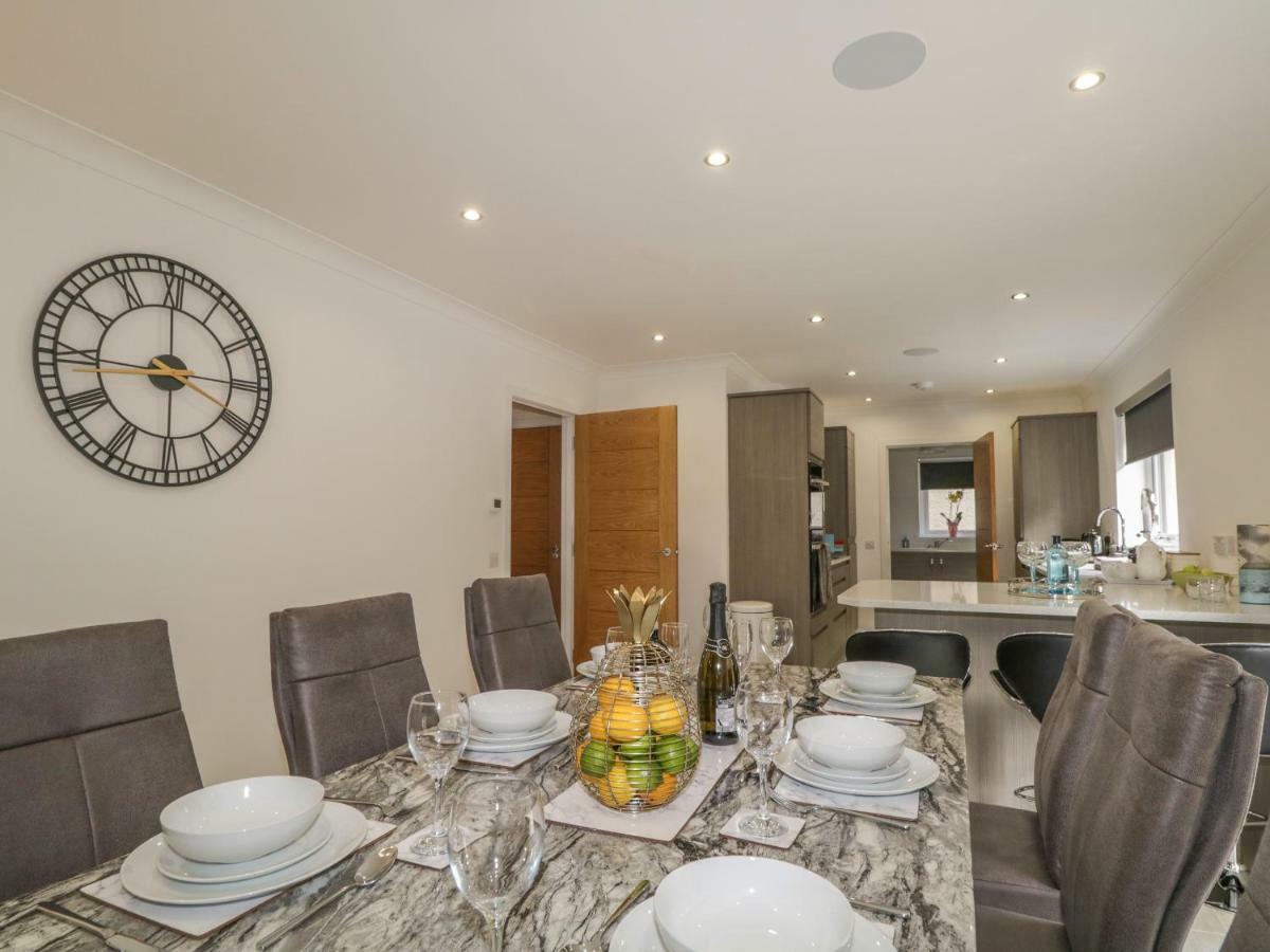 15 Waters Edge Villa Banff Bagian luar foto